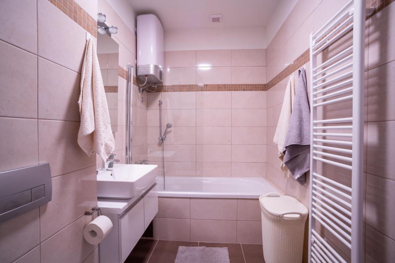Apartman G8 Deluxe Pale Buitenkant foto