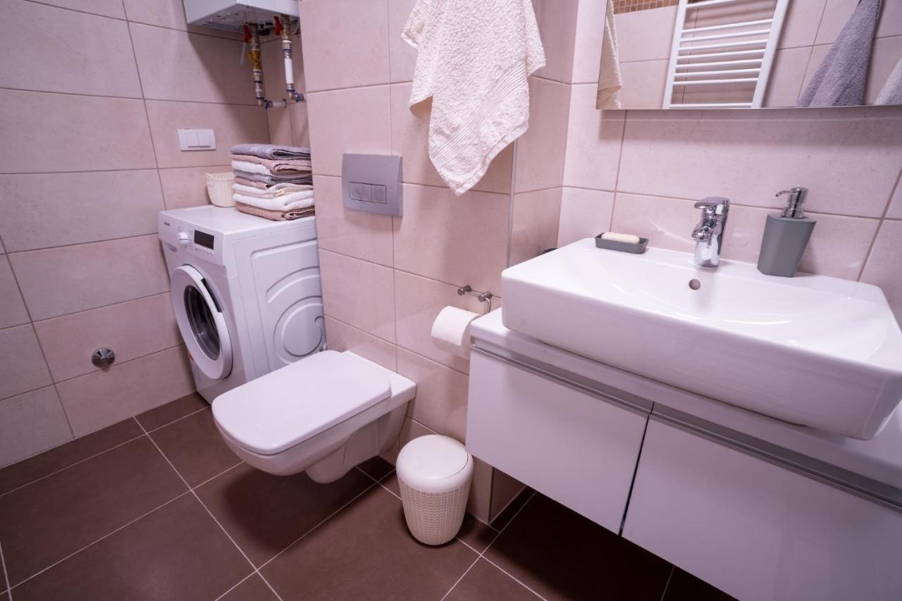 Apartman G8 Deluxe Pale Buitenkant foto