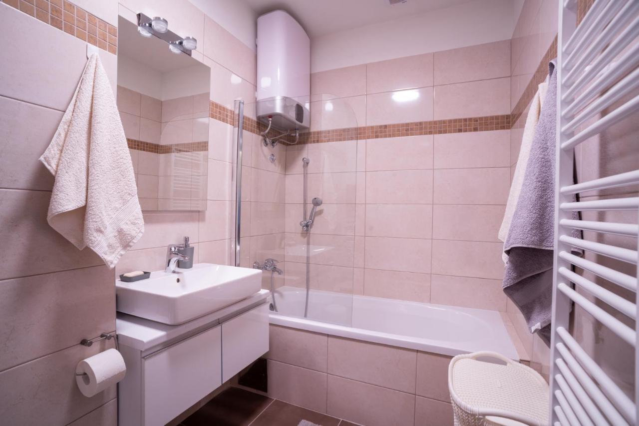 Apartman G8 Deluxe Pale Buitenkant foto